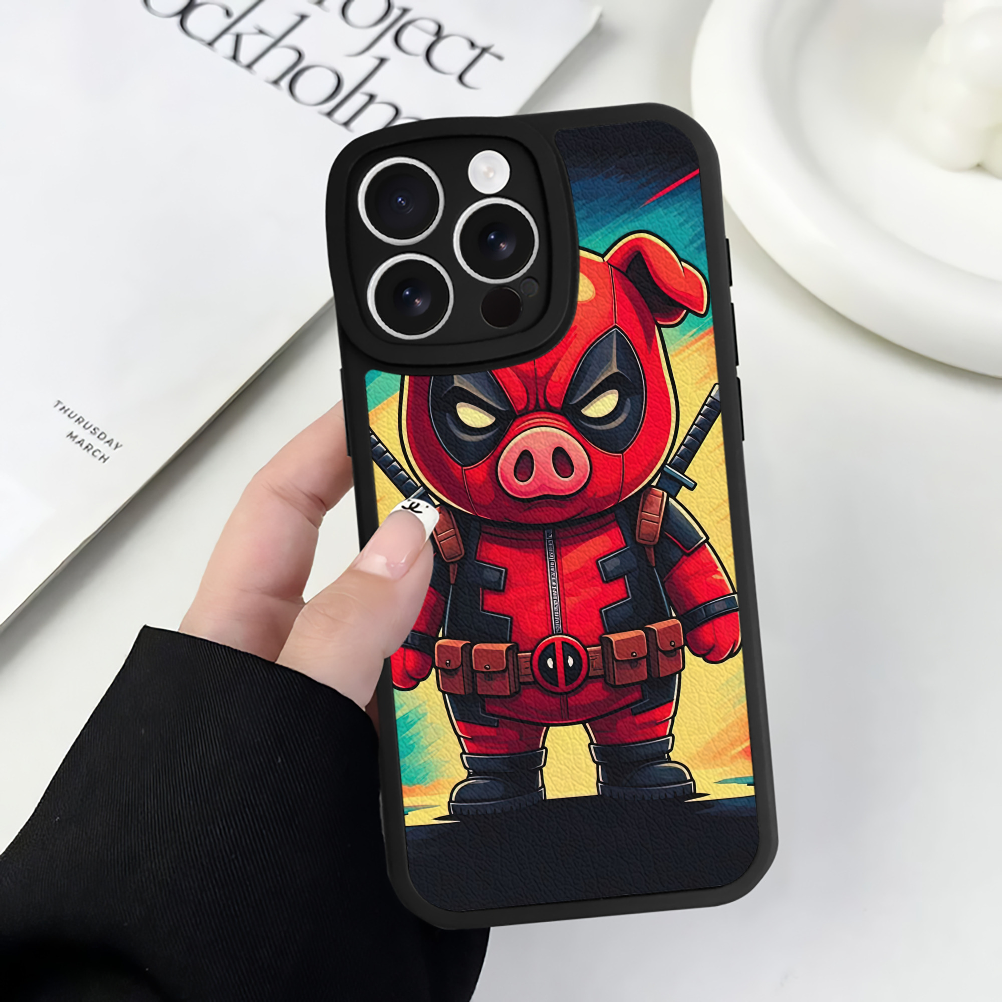 （画像用） Deadpool デッドプール 【iPhone 16シリーズ対応】シリコンスマホケース（レザー調） 材質：シリコン
